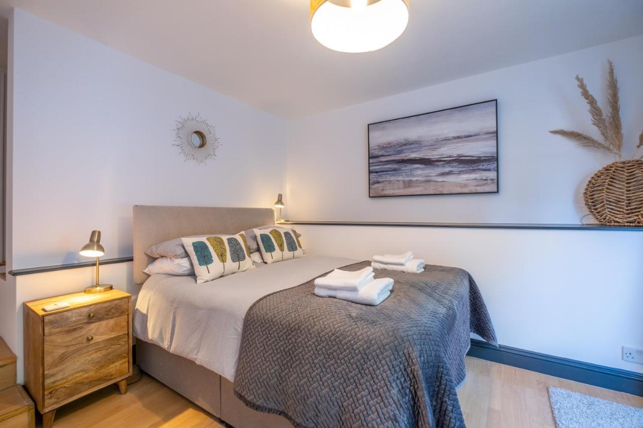 Modern Apt Near Gardens With Large Decking Area - Vivre Retreats Bournemouth Kültér fotó
