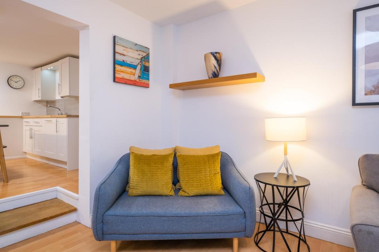 Modern Apt Near Gardens With Large Decking Area - Vivre Retreats Bournemouth Kültér fotó