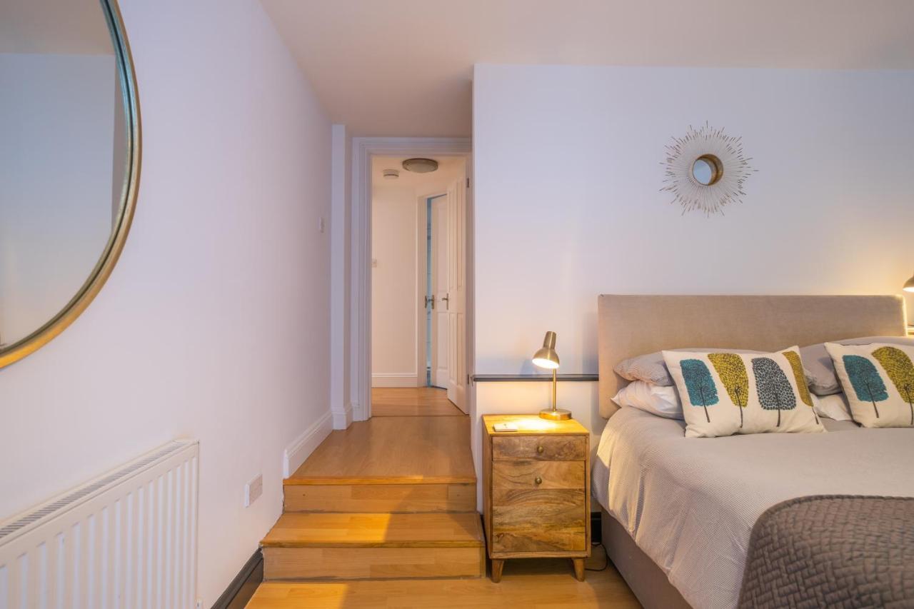 Modern Apt Near Gardens With Large Decking Area - Vivre Retreats Bournemouth Kültér fotó