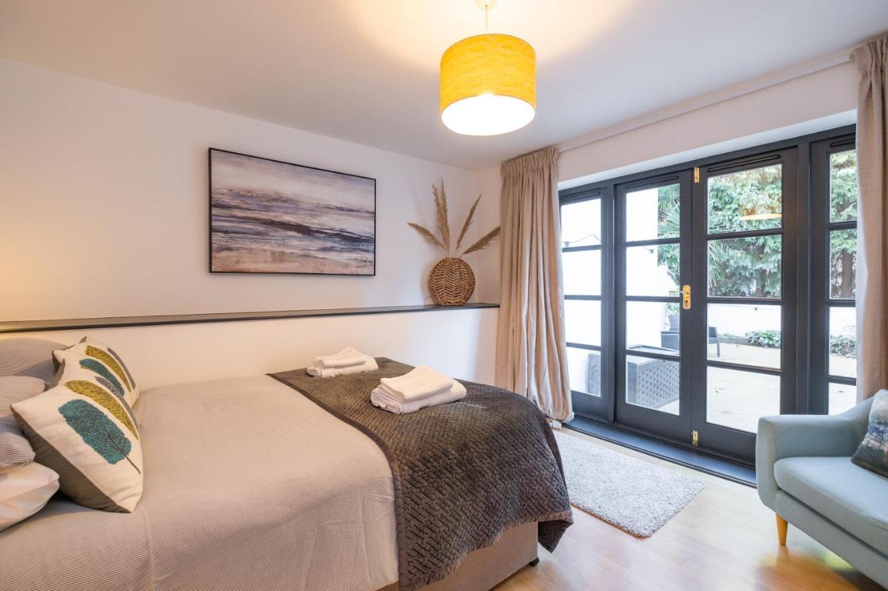 Modern Apt Near Gardens With Large Decking Area - Vivre Retreats Bournemouth Kültér fotó