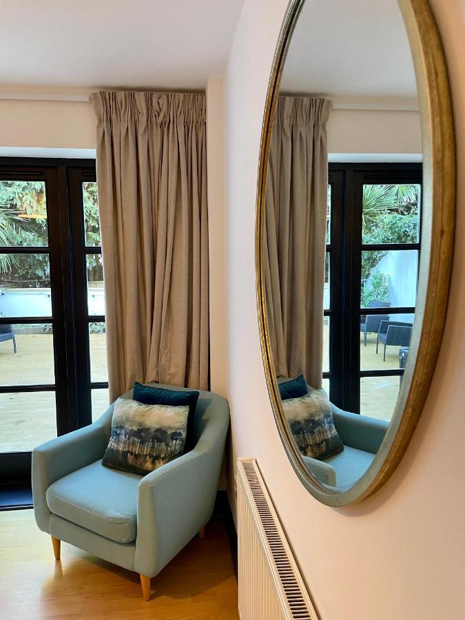Modern Apt Near Gardens With Large Decking Area - Vivre Retreats Bournemouth Kültér fotó