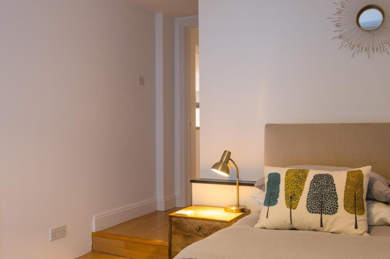 Modern Apt Near Gardens With Large Decking Area - Vivre Retreats Bournemouth Kültér fotó