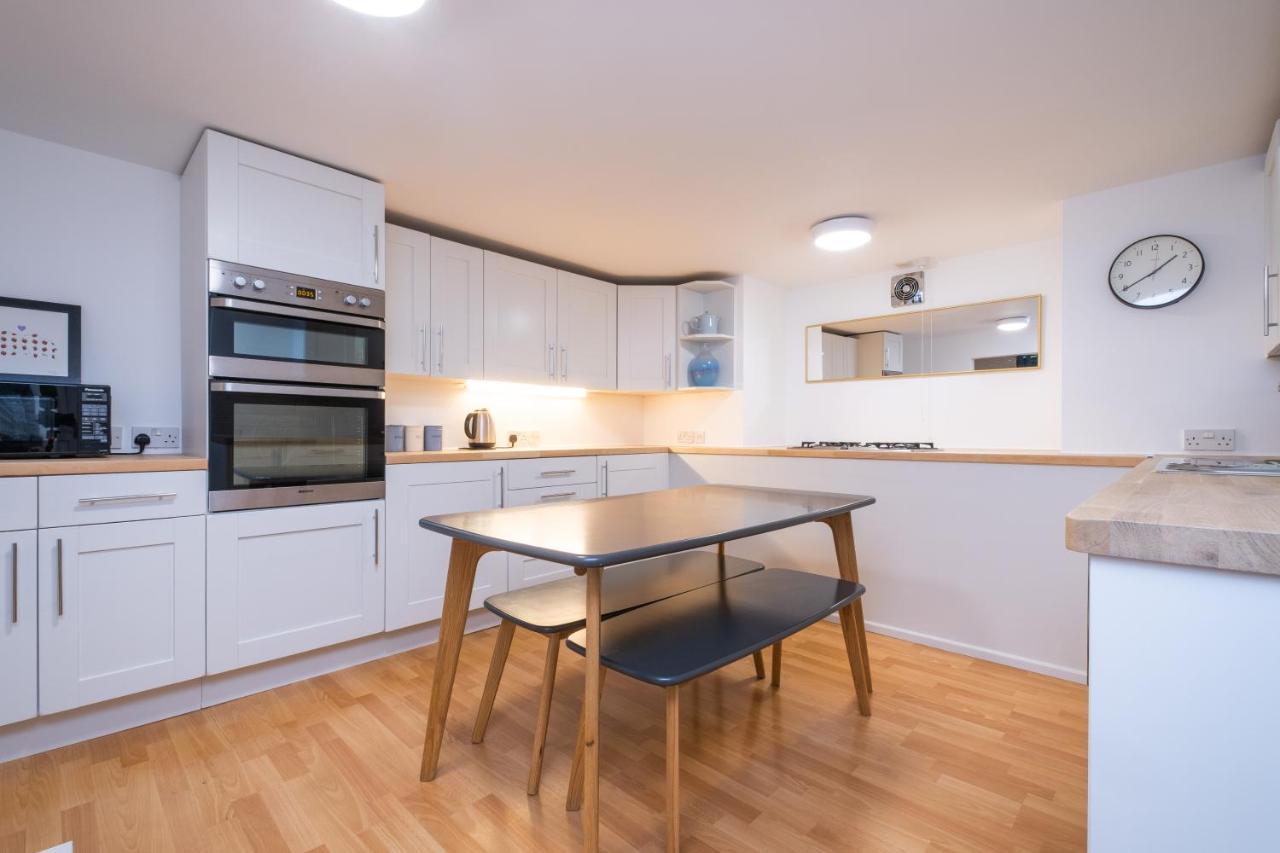 Modern Apt Near Gardens With Large Decking Area - Vivre Retreats Bournemouth Kültér fotó