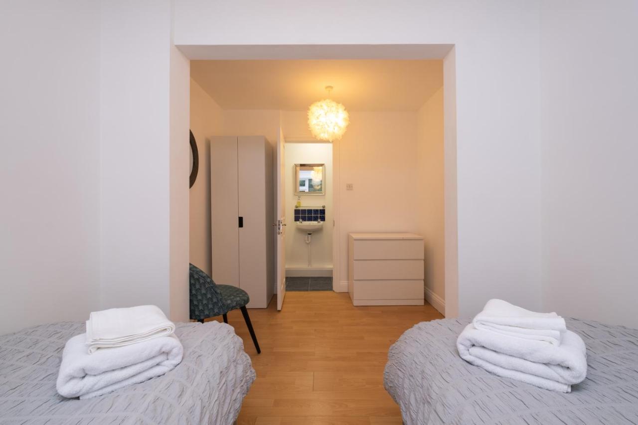 Modern Apt Near Gardens With Large Decking Area - Vivre Retreats Bournemouth Kültér fotó