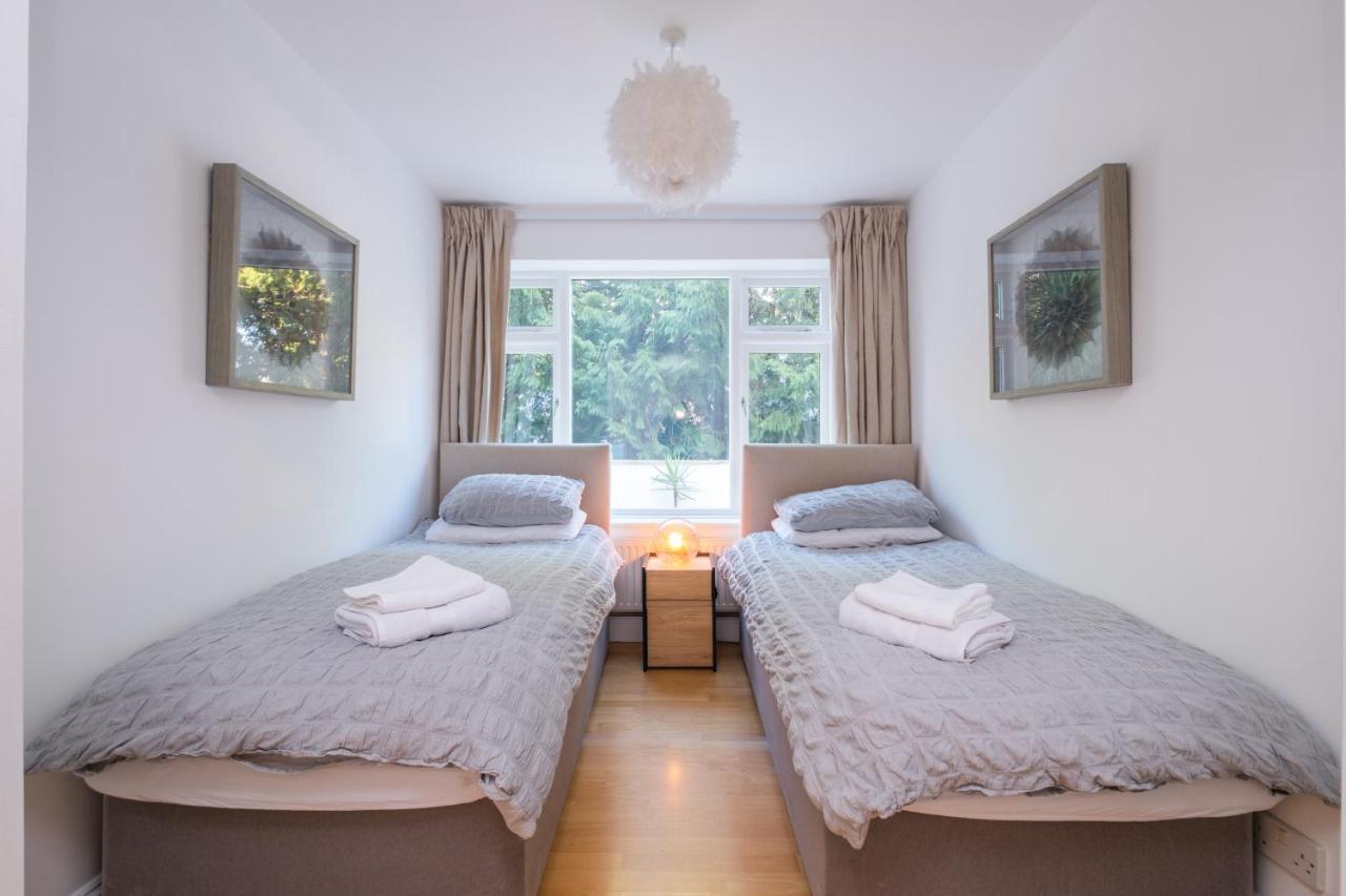 Modern Apt Near Gardens With Large Decking Area - Vivre Retreats Bournemouth Kültér fotó