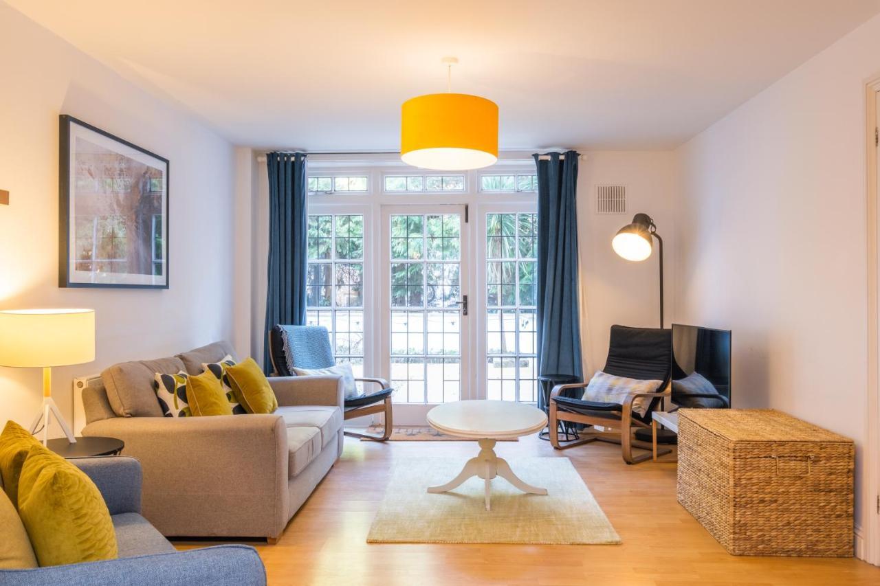 Modern Apt Near Gardens With Large Decking Area - Vivre Retreats Bournemouth Kültér fotó