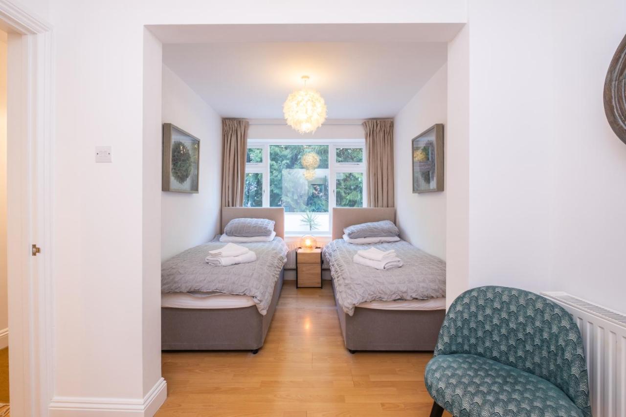 Modern Apt Near Gardens With Large Decking Area - Vivre Retreats Bournemouth Kültér fotó
